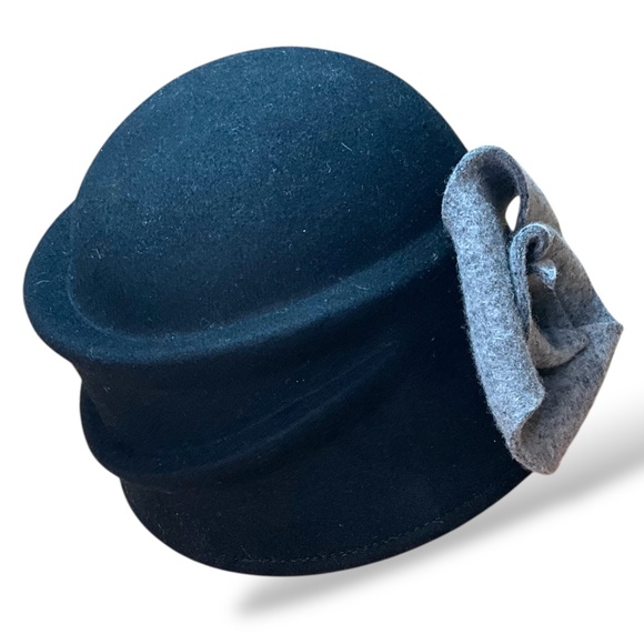 ADORA 100% Wool Black Cloche Hat w Gray Felt Flower O/S - Picture 3 of 8